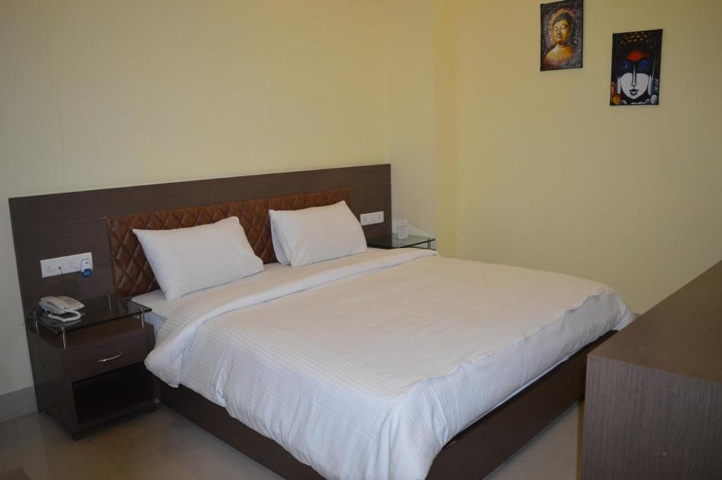 Hotel Sravasti Residency Katra  エクステリア 写真